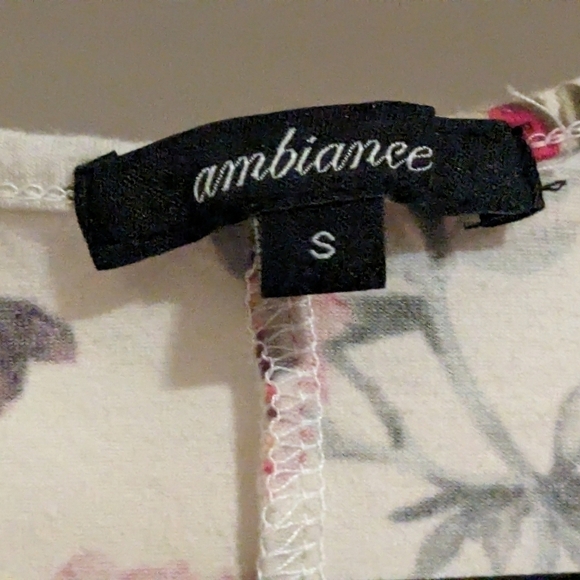 Summer Chic: Red & White Floral Tank Mini Dress (by, Ambiance) Size Small - Picture 7 of 11